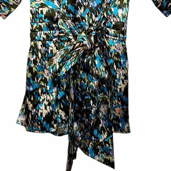 BCBGMAXAZRIA Satin Top Crew Neck Abstract Green Brown Short Sleeves Medium NWT - Picture 7 of 9